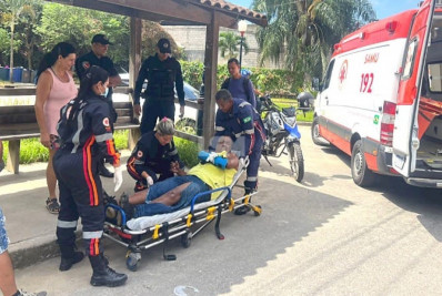 Dois homens ficam feridos após acidente com duas motos em Itaipuaçu