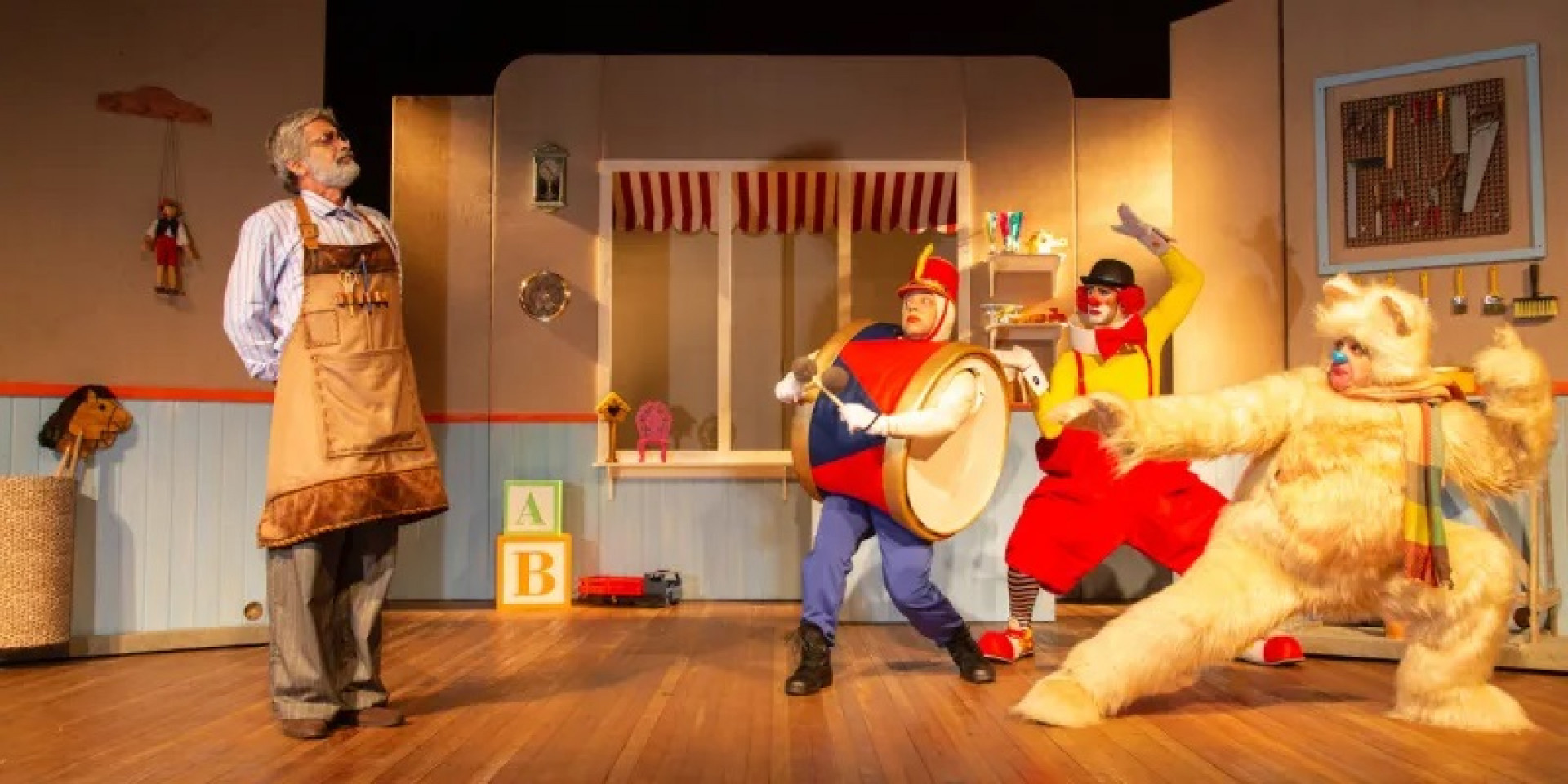 Peça 'Brinquedos Consertados' está em cartaz no Teatro dos Grandes Atores - Divulgação