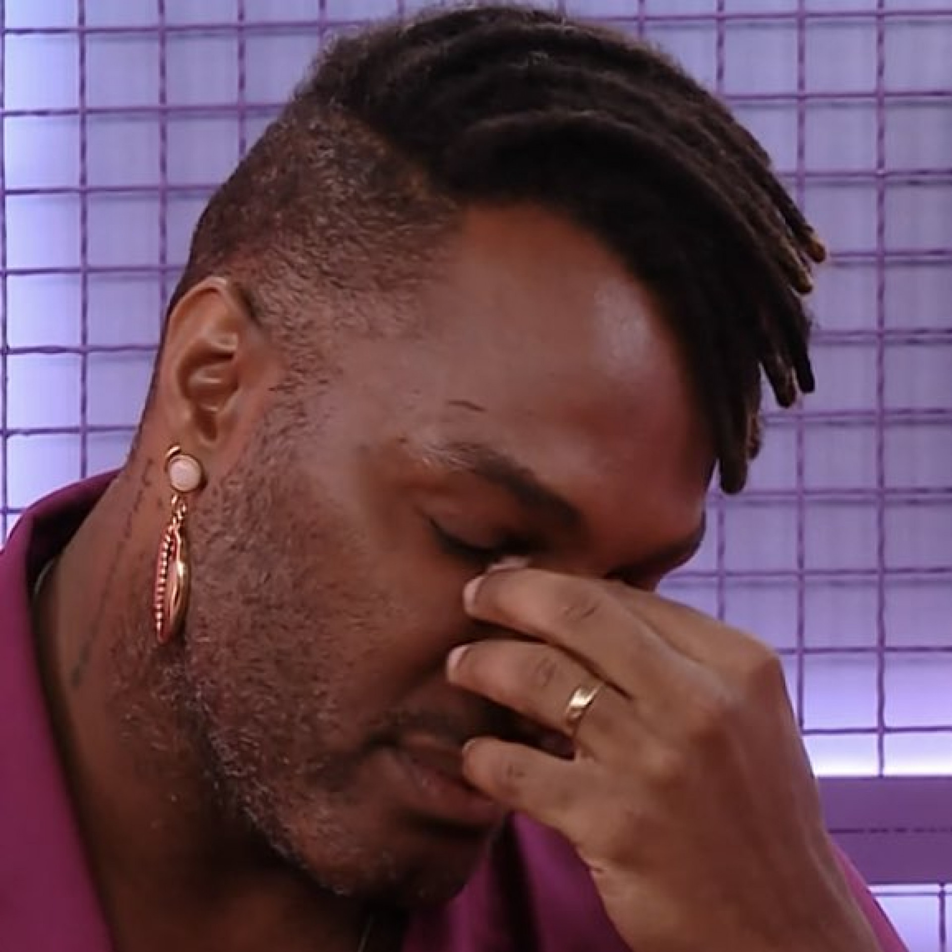 Fred Nicácio se emociona ao ver vídeo em que Key Alves, Gustavo e Cristian praticam intolerância religiosa contra ele no 'BBB 23' - Reprodução