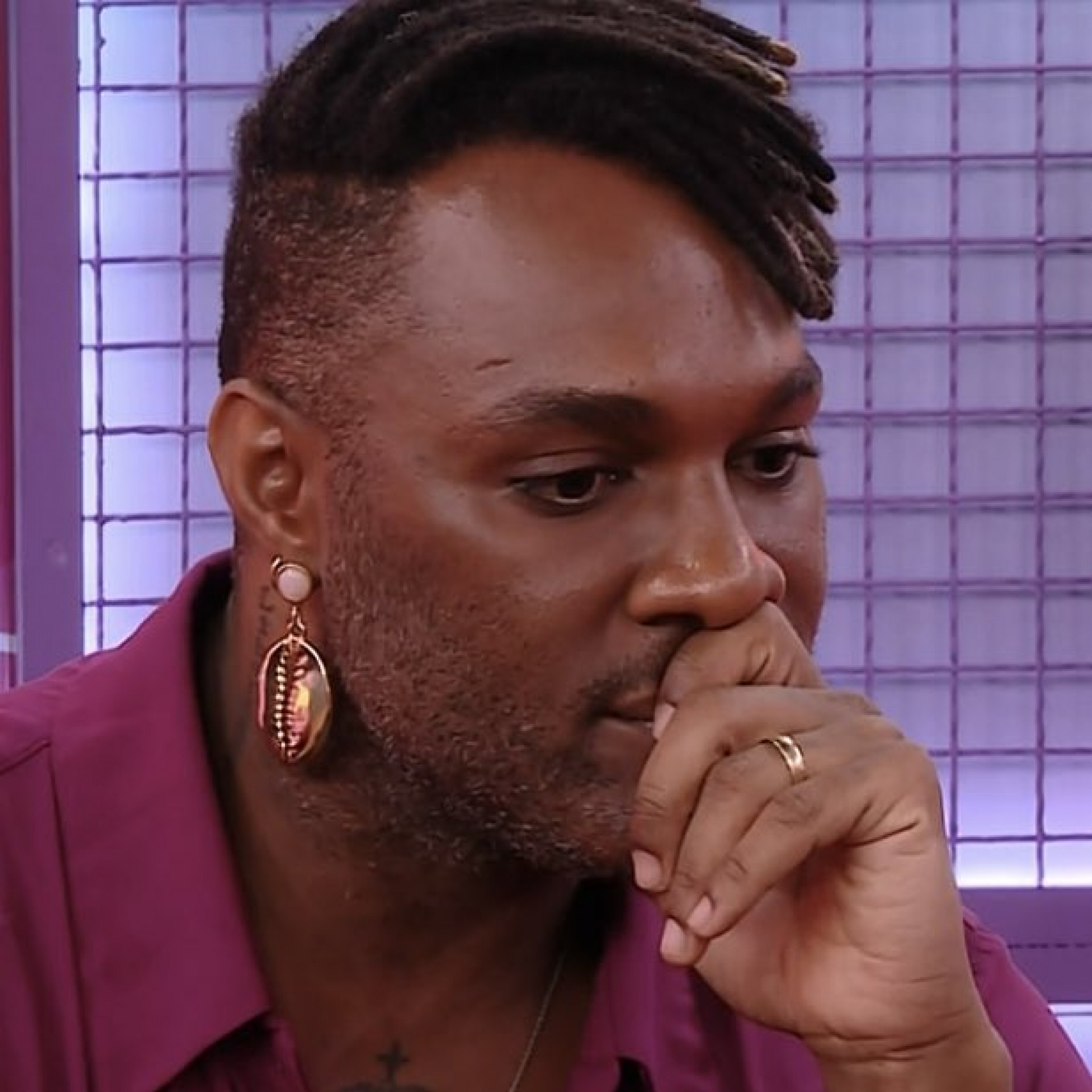 Fred Nicácio se emociona ao ver vídeo em que Key Alves, Gustavo e Cristian praticam intolerância religiosa contra ele no 'BBB 23' - Reprodução