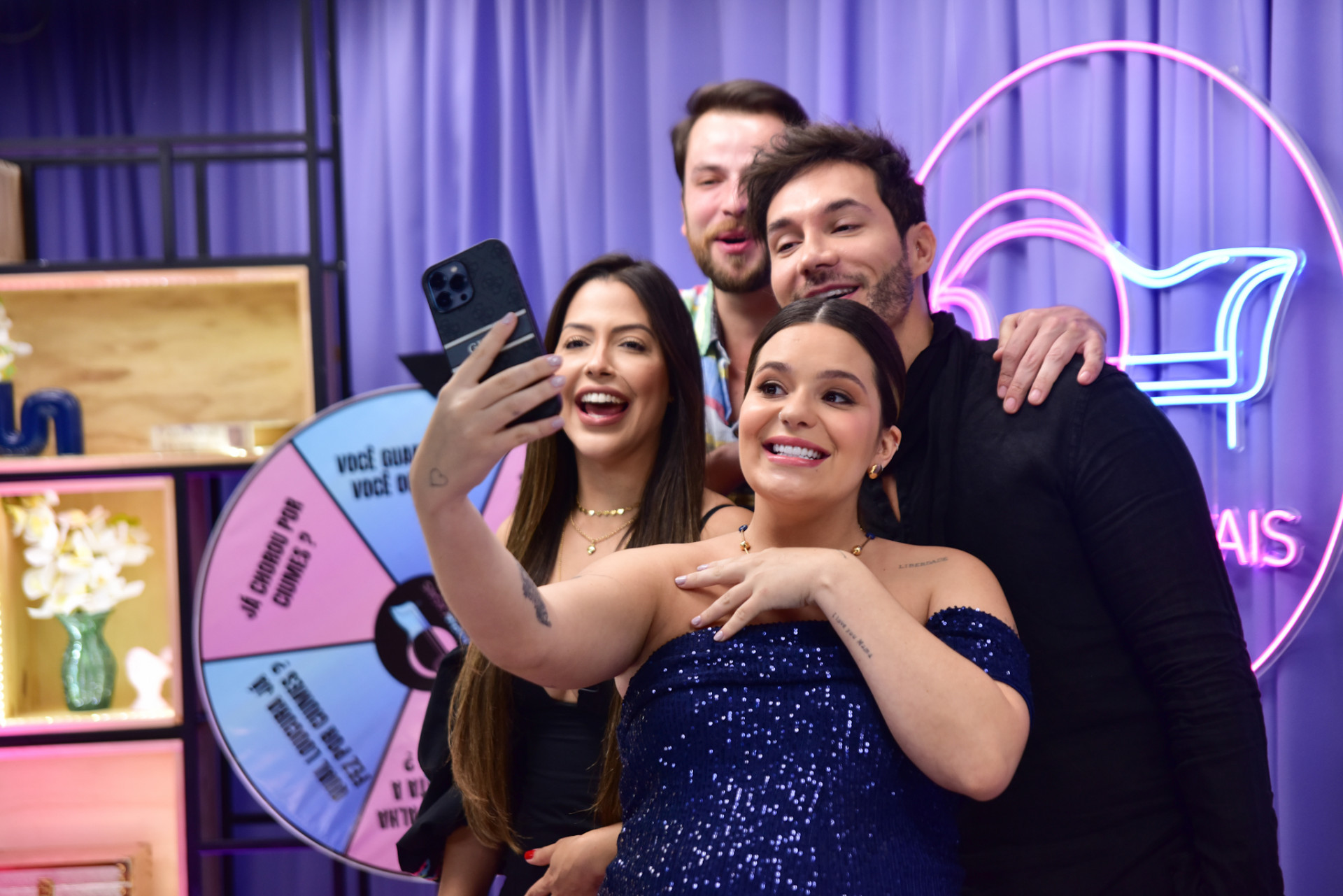 Eliezer e Viih Tube conversam com o casal de ex-BBBs Laís Caldas e Gustavo Marsengo na estreia do 'Terapia de Casais' - Leo Franco / AgNews