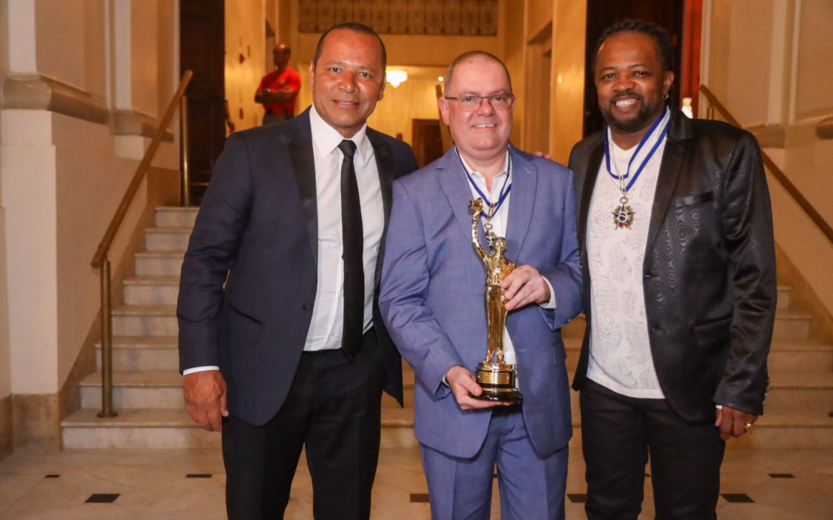 Neymar Santos, Andr&eacute; Vaz e Xande de Pilaries