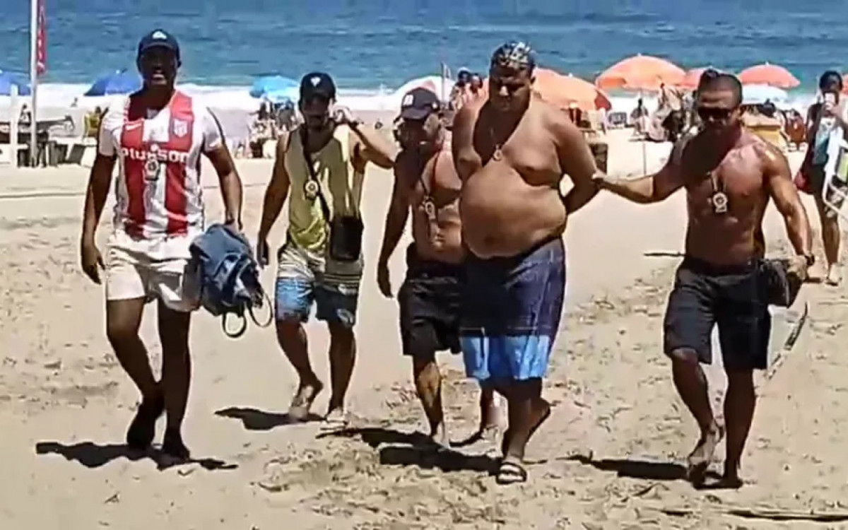 Armas, drogas, muni&ccedil;&otilde;es e r&aacute;dios comunicadores foram apreendidas durante megaopera&ccedil;&atilde;o no Complexo da Zona Norte