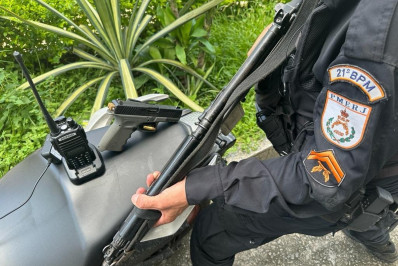 Criminoso armado é preso na comunidade da Bacia, em Meriti