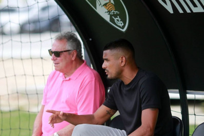 Ex-lateral do Vasco conclui curso da CBF para executivos no futebol