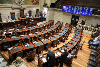 Câmara Municipal do Rio discute proposta que exige aviso sonoro em atendimento com senha