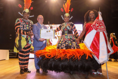 Salgueiro recebe prêmio JK na categoria influenciador cultural carioca