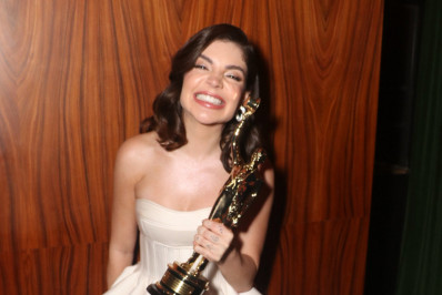 Gkay e mais influenciadores participam de premiação no Rio