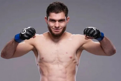 'Clone de Khabib' persegue ladrões em hotel após estreia vitoriosa no UFC