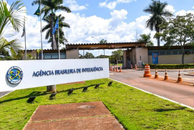 Lula retira Abin da esfera militar e coloca sob comando da Casa Civil