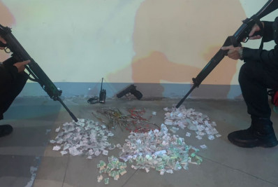 Suspeito morre após troca de tiros com a PM  na Comunidade da Grota, em Niterói