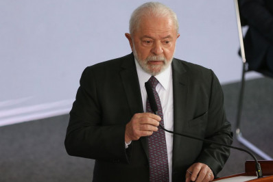 Lula cita 'golpe' contra Dilma Rousseff como retrocesso aos direitos das mulheres