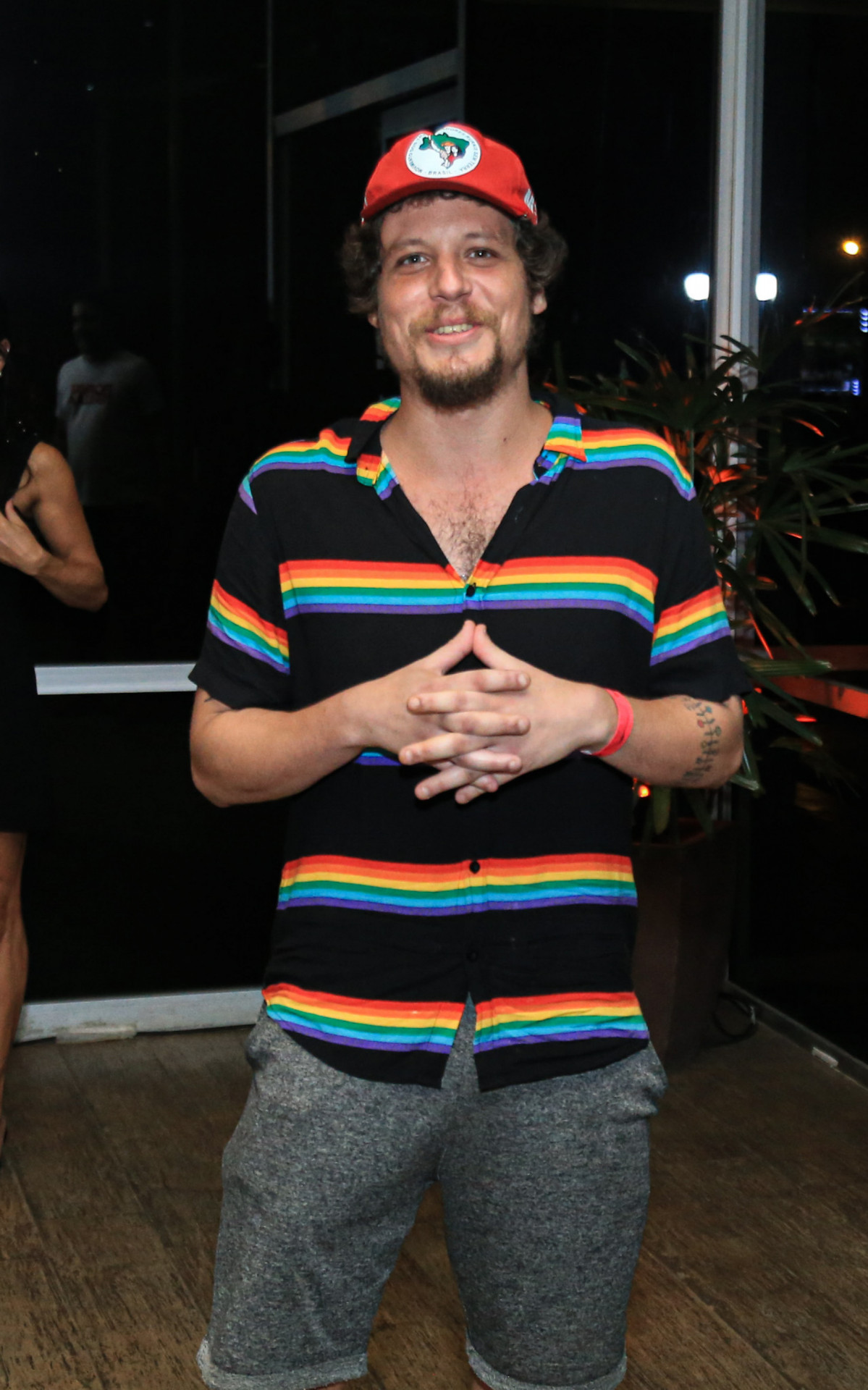 Chico Chico, filho de C&aacute;ssia Eller, curte show de Ana Carolina no Rio