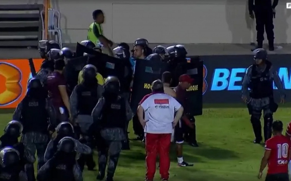 Batalh&atilde;o de Choque precisou proteger trio de arbitragem do duelo entre Botafogo e Sergipe