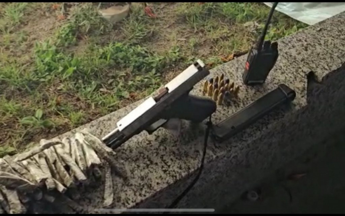 A PM aponta que ele é suspeito de ser um dos autores do triplo homicídio ocorrido em Tamoios no dia 14 de fevereiro.