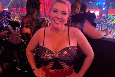 Em tratamento contra o câncer, Simony curte show de Ivete Sangalo 