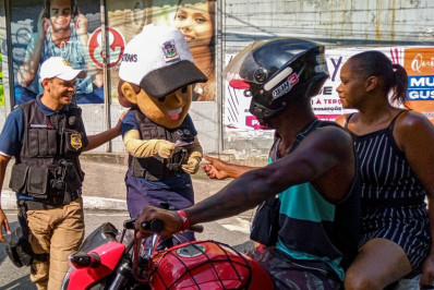 Campanha Educativa de Trânsito em Mesquita conscientiza pedestres e motociclistas
