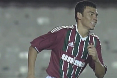 Ex-zagueiro do Fluminense se emociona ao ser relembrado por Marcelo: 'Felizaço'