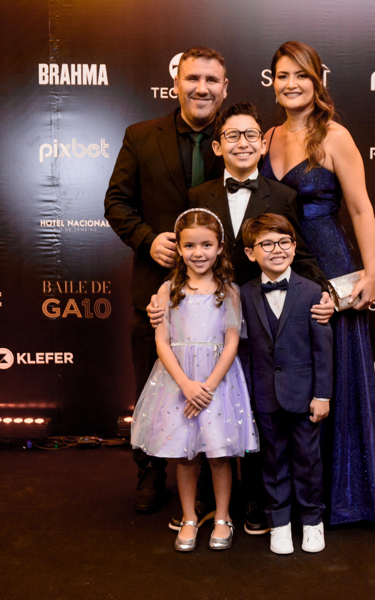 Os filhos e netos de Zico tamb&eacute;m estiveram no 'Baile do Galo', para comemorar os 70 anos do ex-jogador