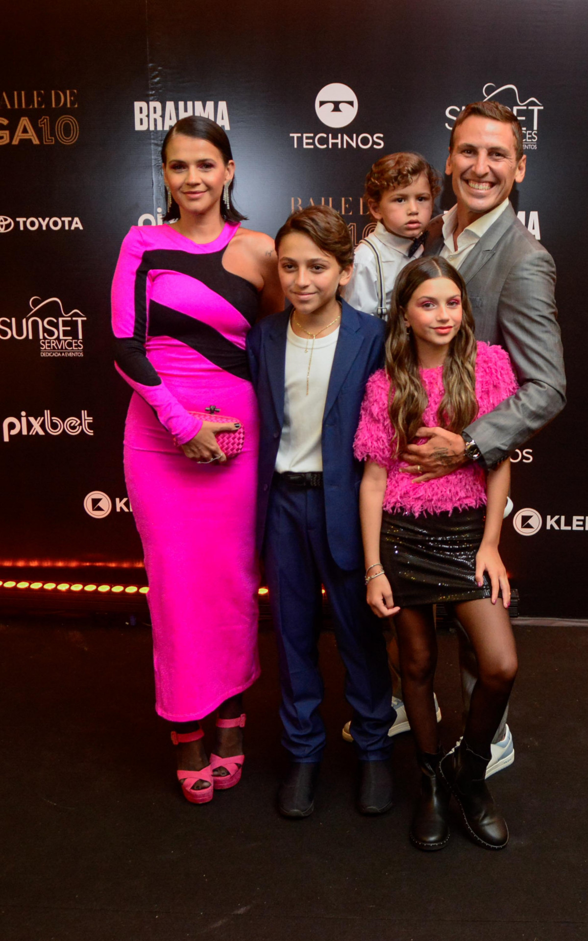 Os filhos e netos de Zico tamb&eacute;m estiveram no 'Baile do Galo', para comemorar os 70 anos do ex-jogador