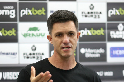 Presa fácil: defesa do Vasco foi vazada em todos os jogos do Brasileirão