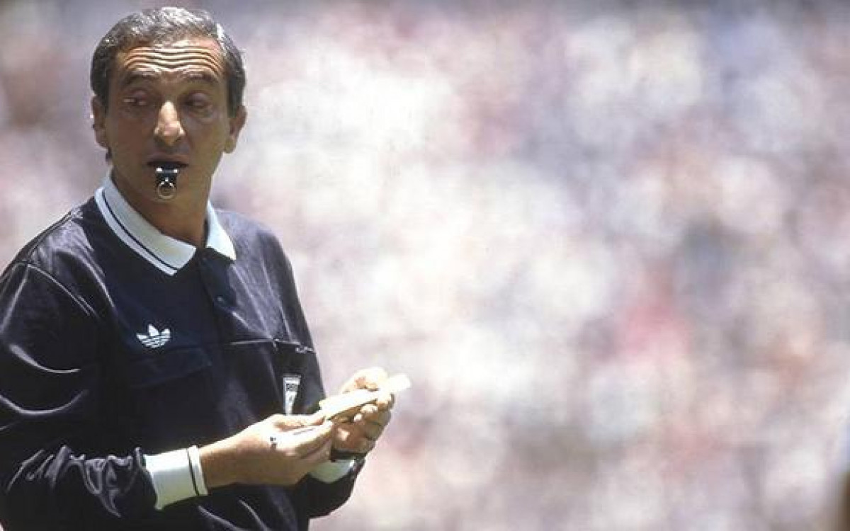 Romualdo Arppi Filho comandando a final da Copa do Mundo de 1986, no M&eacute;xico