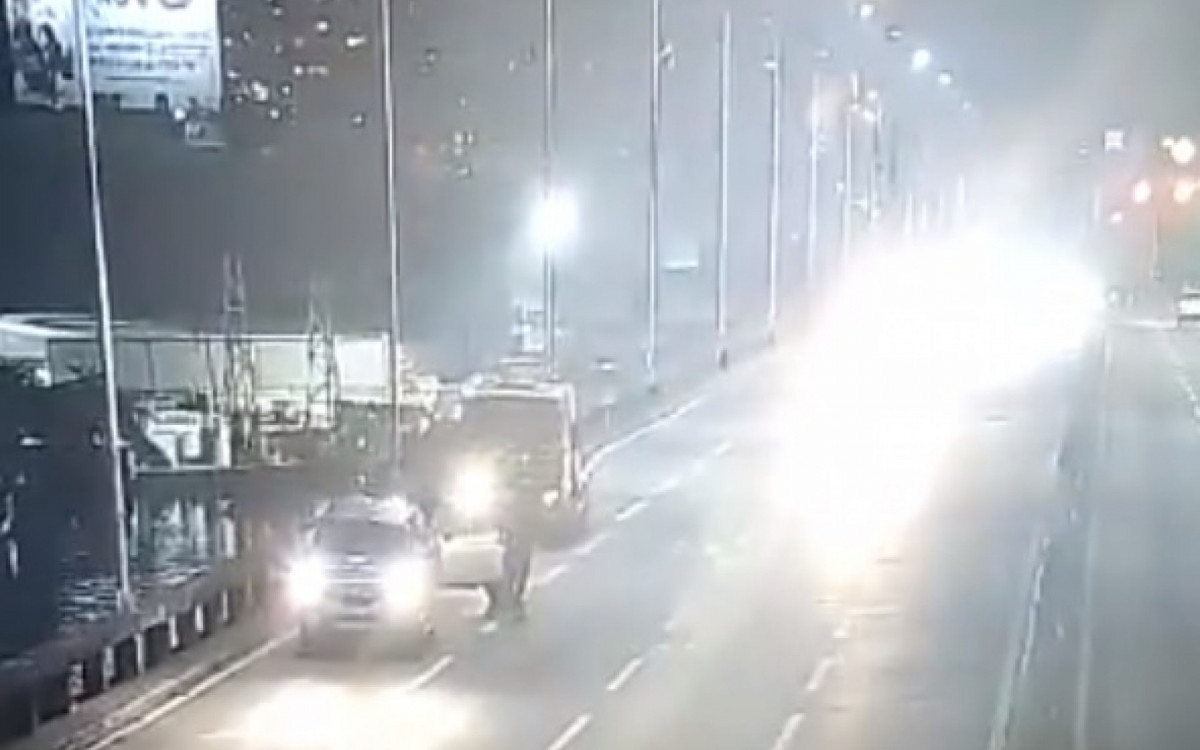 Acidente foi flagrado por c&acirc;meras de seguran&ccedil;a da concession&aacute;ria EcoPonte que administra a ponte Rio-Niter&oacute;i