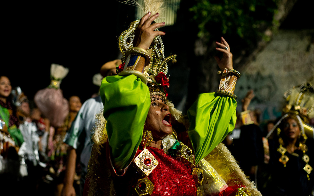 Componentes da Imperatriz Leopoldinense desfilaram em Ramos com os figurinos usados na Sapucaí - Thaís Brum