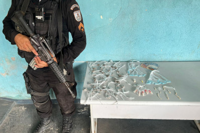 PMs prendem suspeito com drogas no Jardim Cidade do Aço