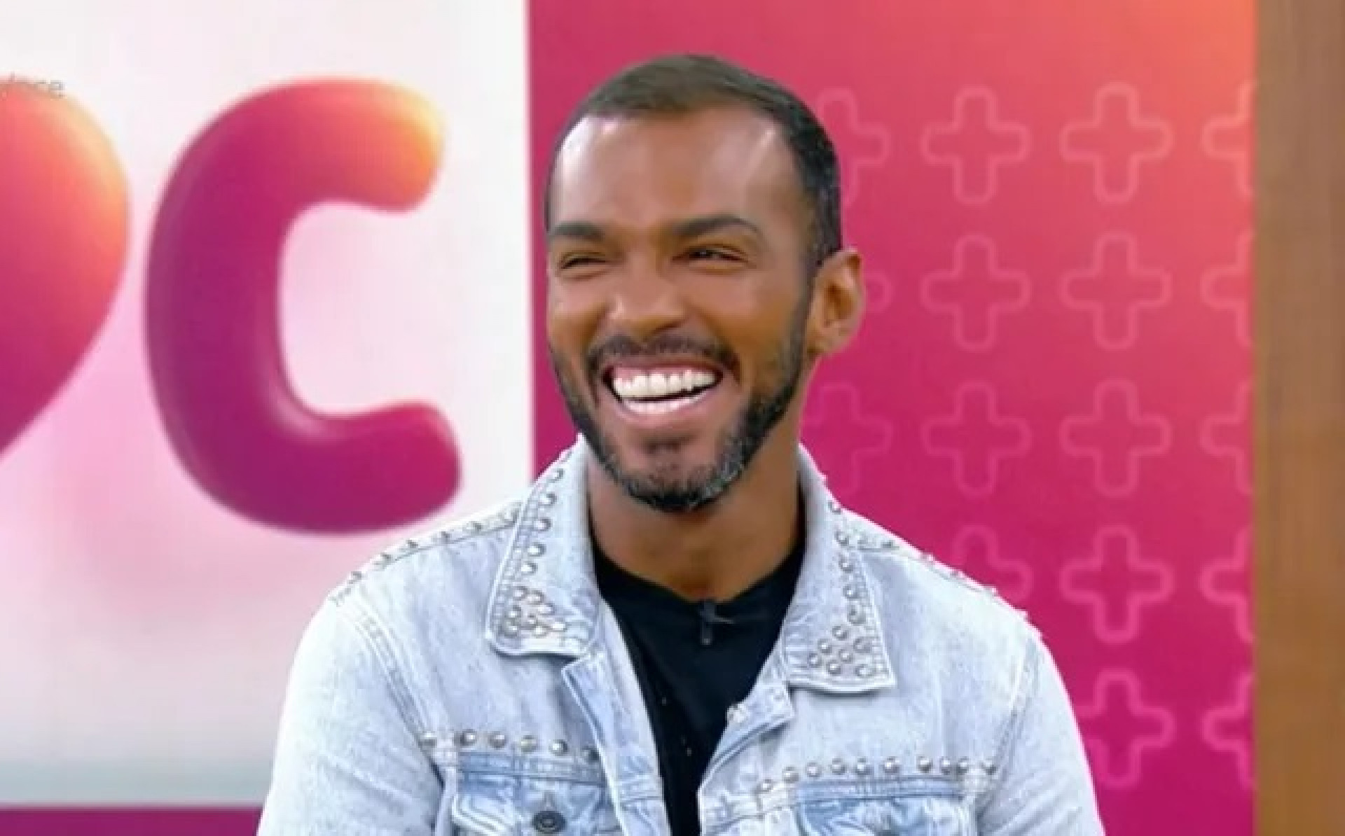 Ana Maria Braga pede para ver tanquinho de Richarlyson   - Reprodução da TV Globo