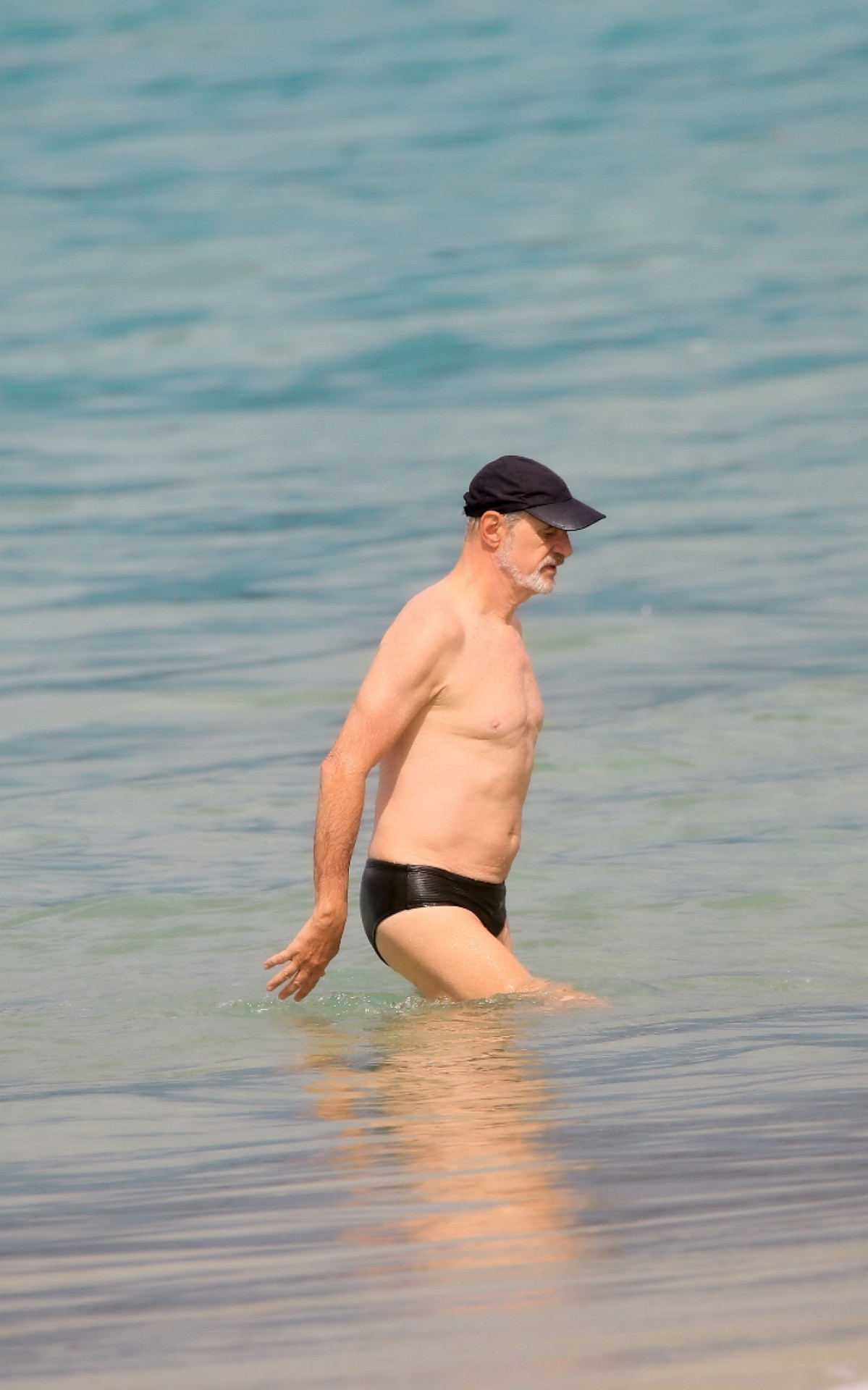 Marcos Caruso aproveita manh&atilde; de sol no Rio para curtir a Praia de Ipanema, na Zona Sul da cidade, acompanhado pelo namorado, Marcos Paiva