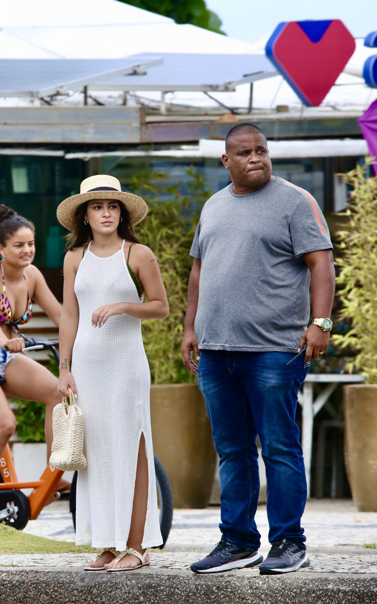 Giullia Buscacio grava cenas de 'Travessia' na Zona Oeste do Rio