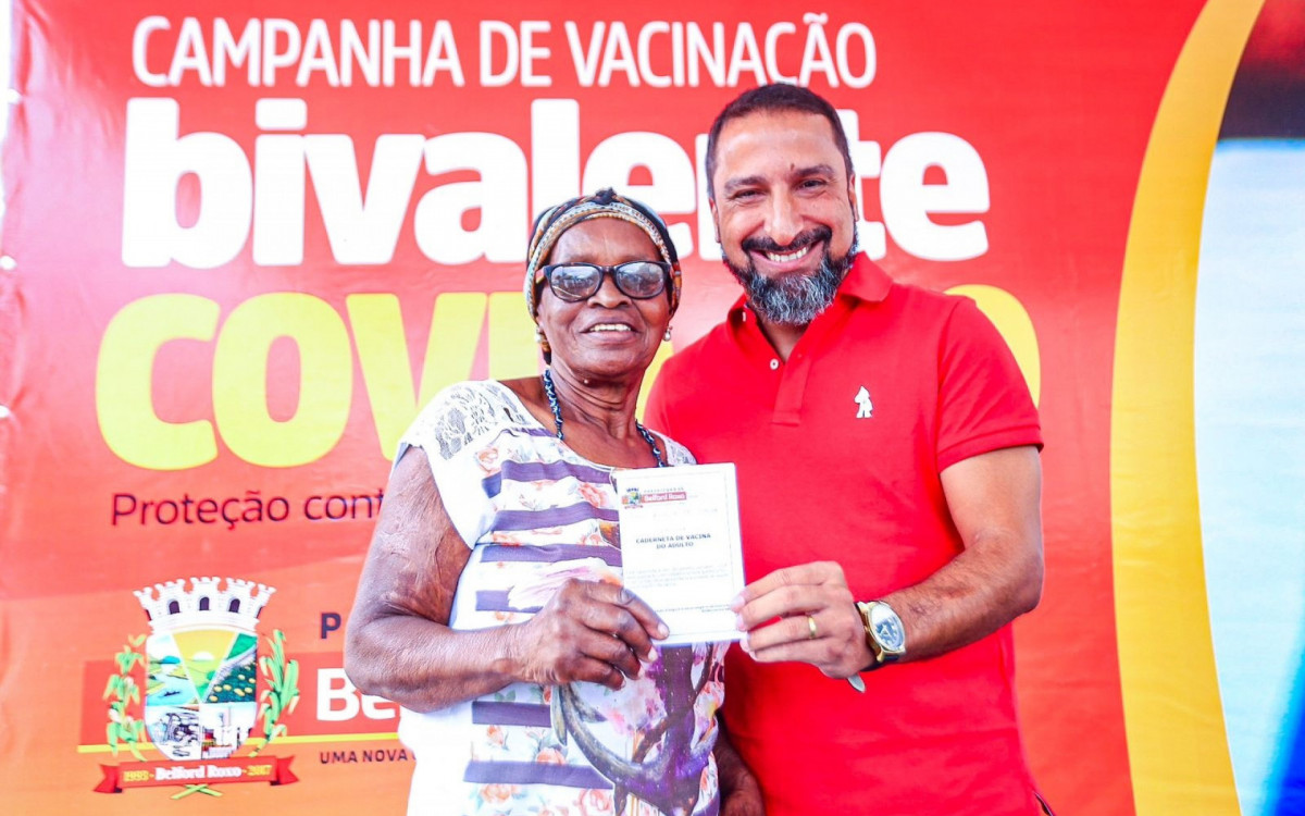 A primeira vacinada da nova etapa da campanha foi a moradora do Barro Vermelho, Maria Luiza de Souza, 82 anos
