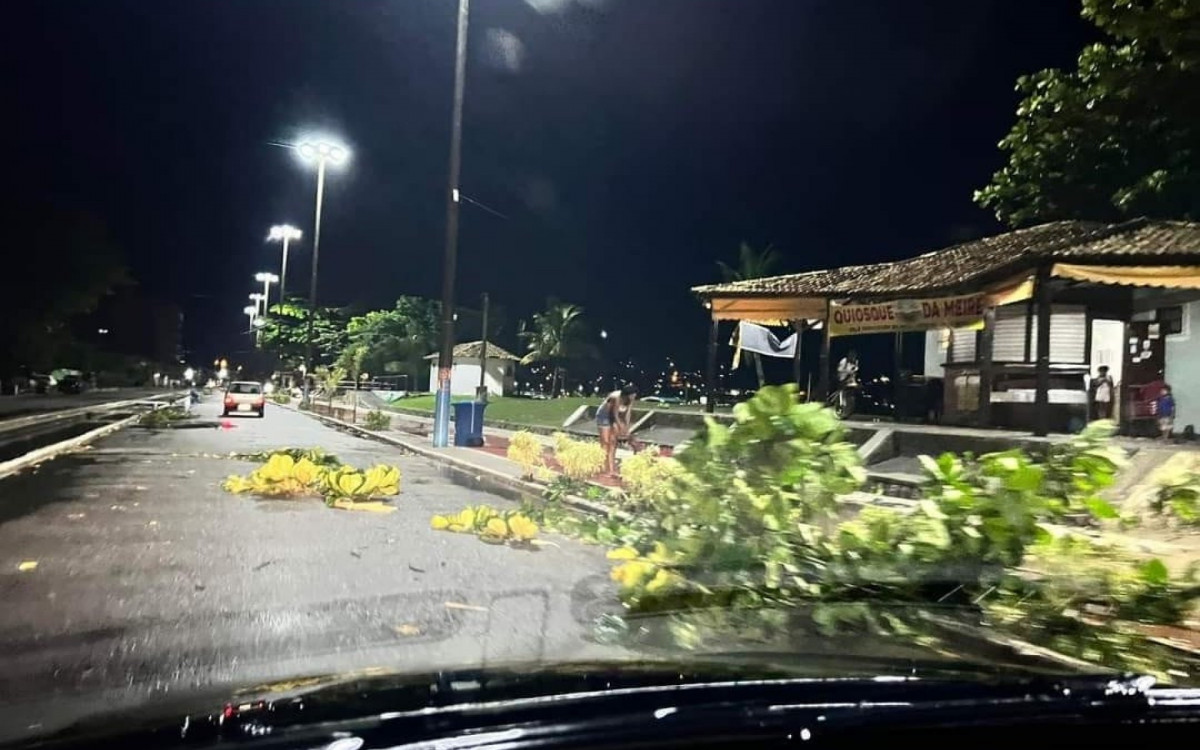 Temporal que atingiu Mangaratiba na noite de ontem.