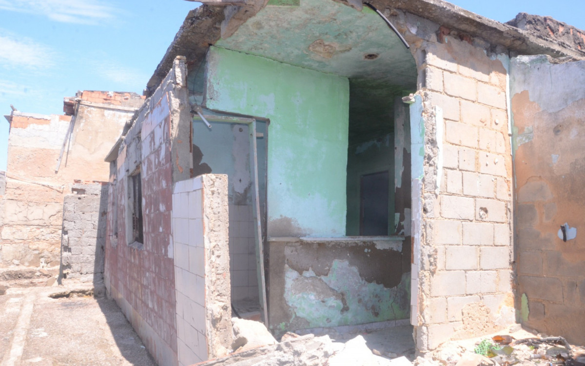 Defesa Civil de Mag&eacute; faz opera&ccedil;&atilde;o para identificar casas com estruturas comprometidas em Mau&aacute;