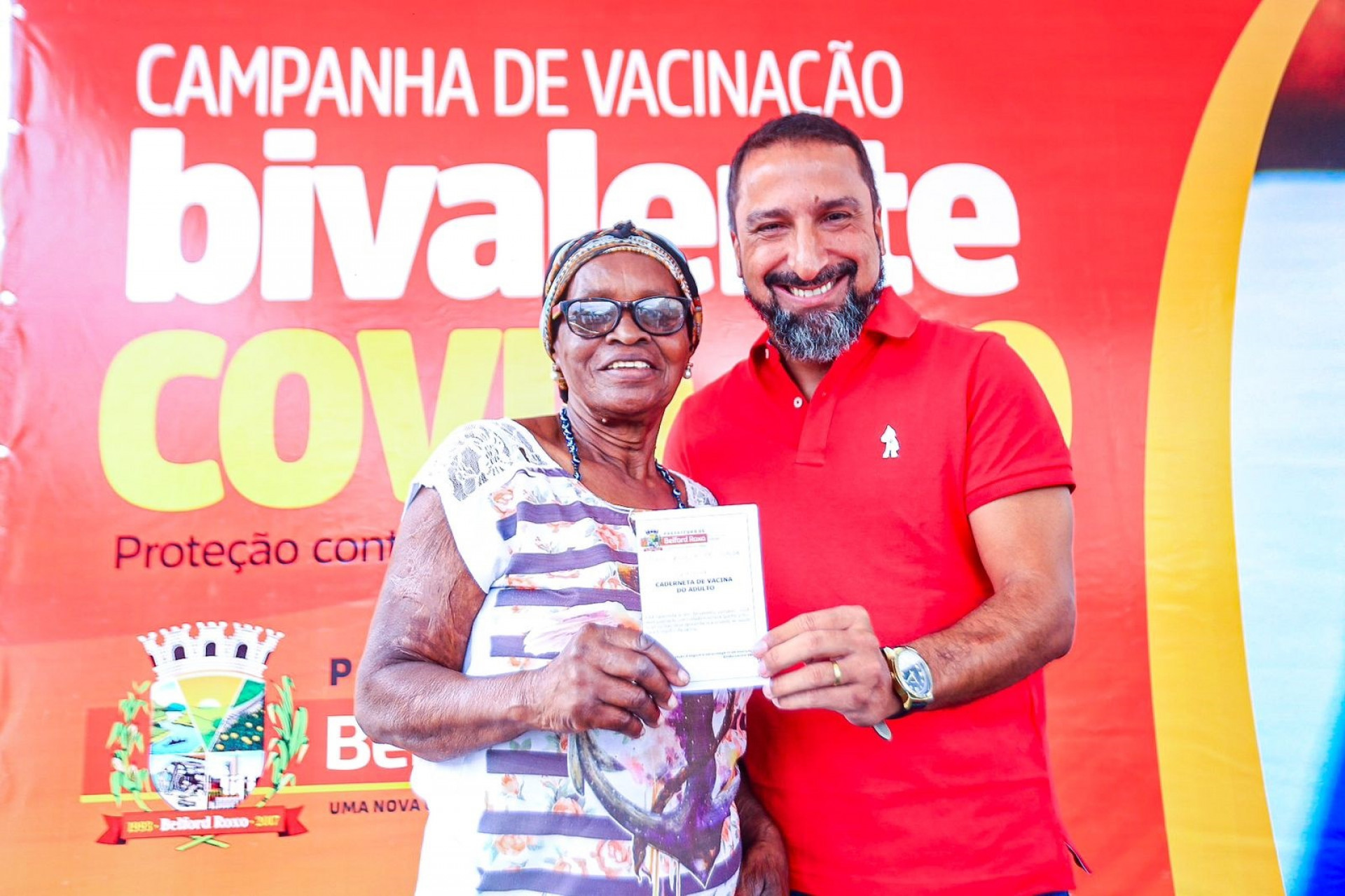 A primeira vacinada da nova etapa da campanha foi a moradora do Barro Vermelho, Maria Luiza de Souza, 82 anos - Rafael Barreto / PMBR