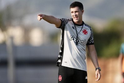 Com muitos jovens, Vasco tenta balancear elenco com contratações