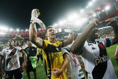 Léo Jardim explica readaptação no Brasil e início de temporada do Vasco: 'Muito progresso'