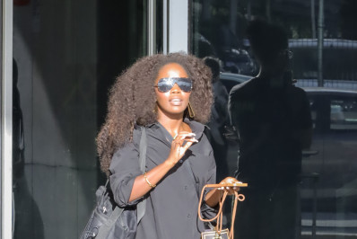 Sandra Annemberg e mais famosas desembarcam em aeroporto do Rio