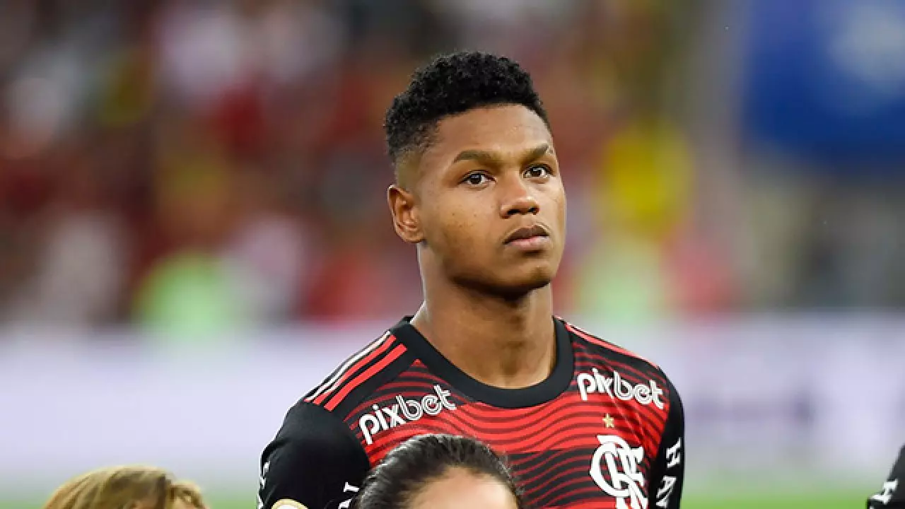 Matheus França curte provocação ao Flamengo feita por meia do Vasco