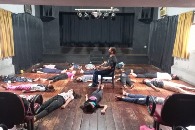 Teatro Armando Mello, em Caxias, está com vagas gratuitas para cursos