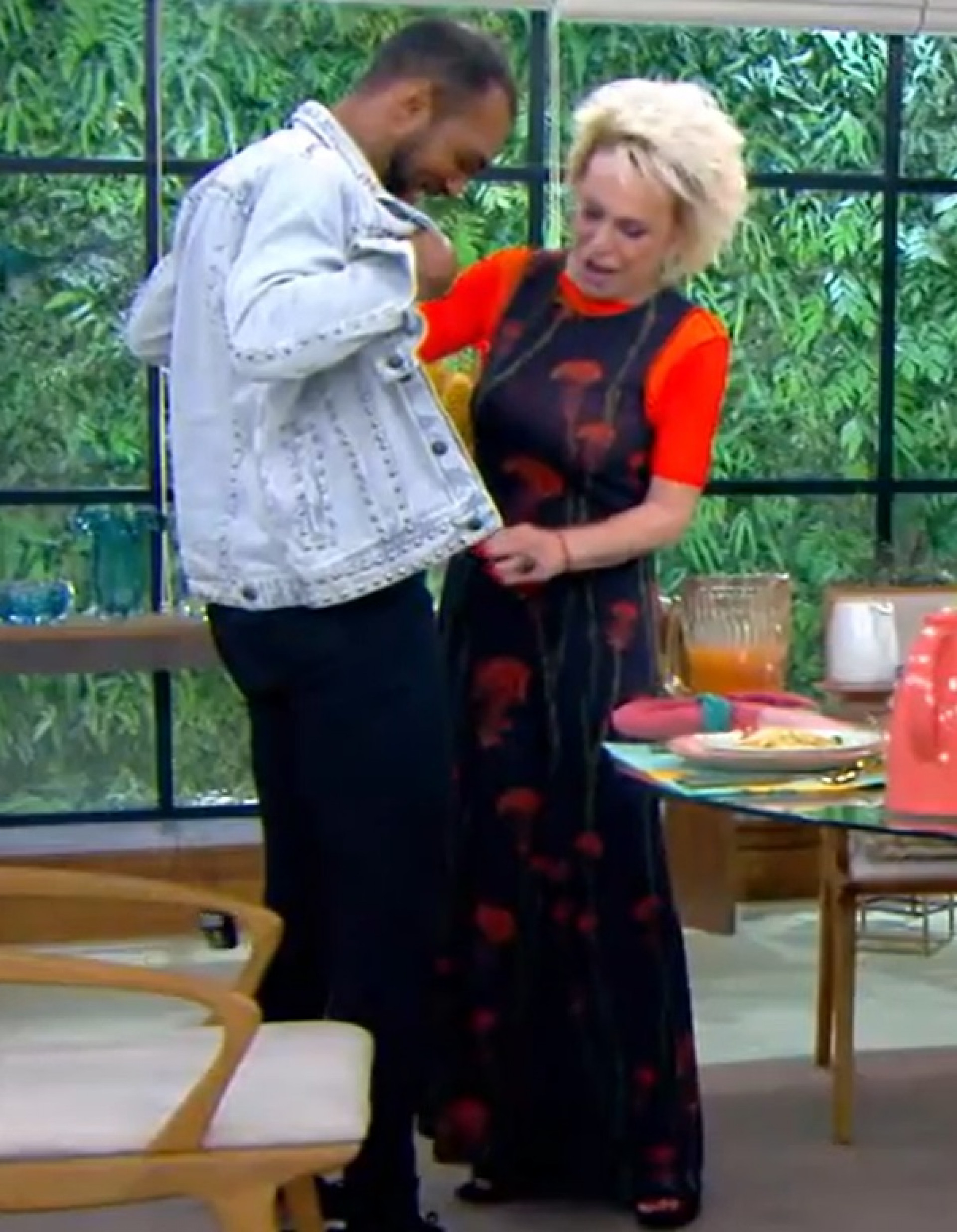 Ana Maria Braga pede para ver tanquinho de Richarlyson   - Reprodução da TV Globo