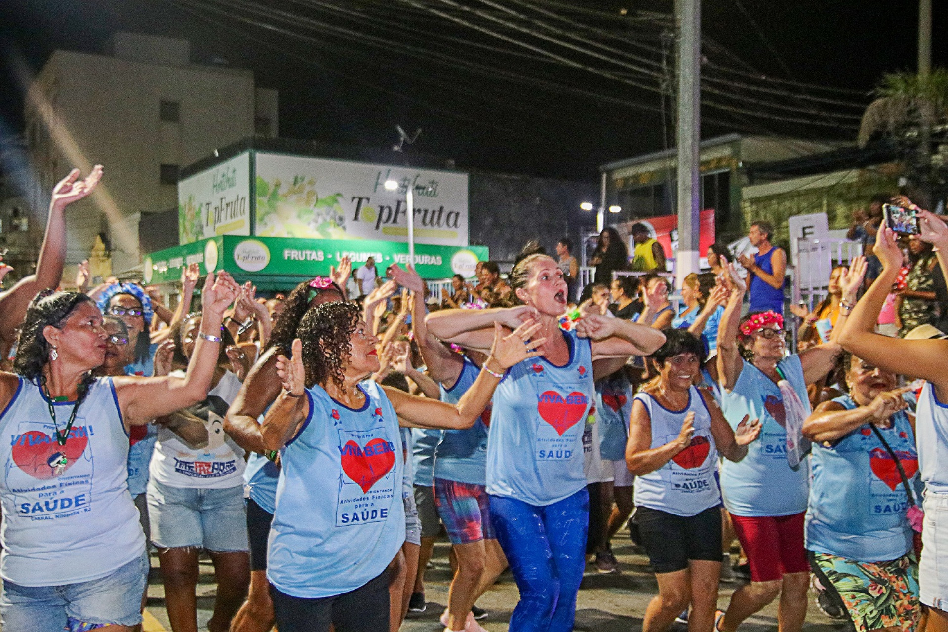 A Avenida Mirandela, no Centro, foi tomada pela alegria de mais de 100 idosas - Divulga&ccedil;&atilde;o / PMN