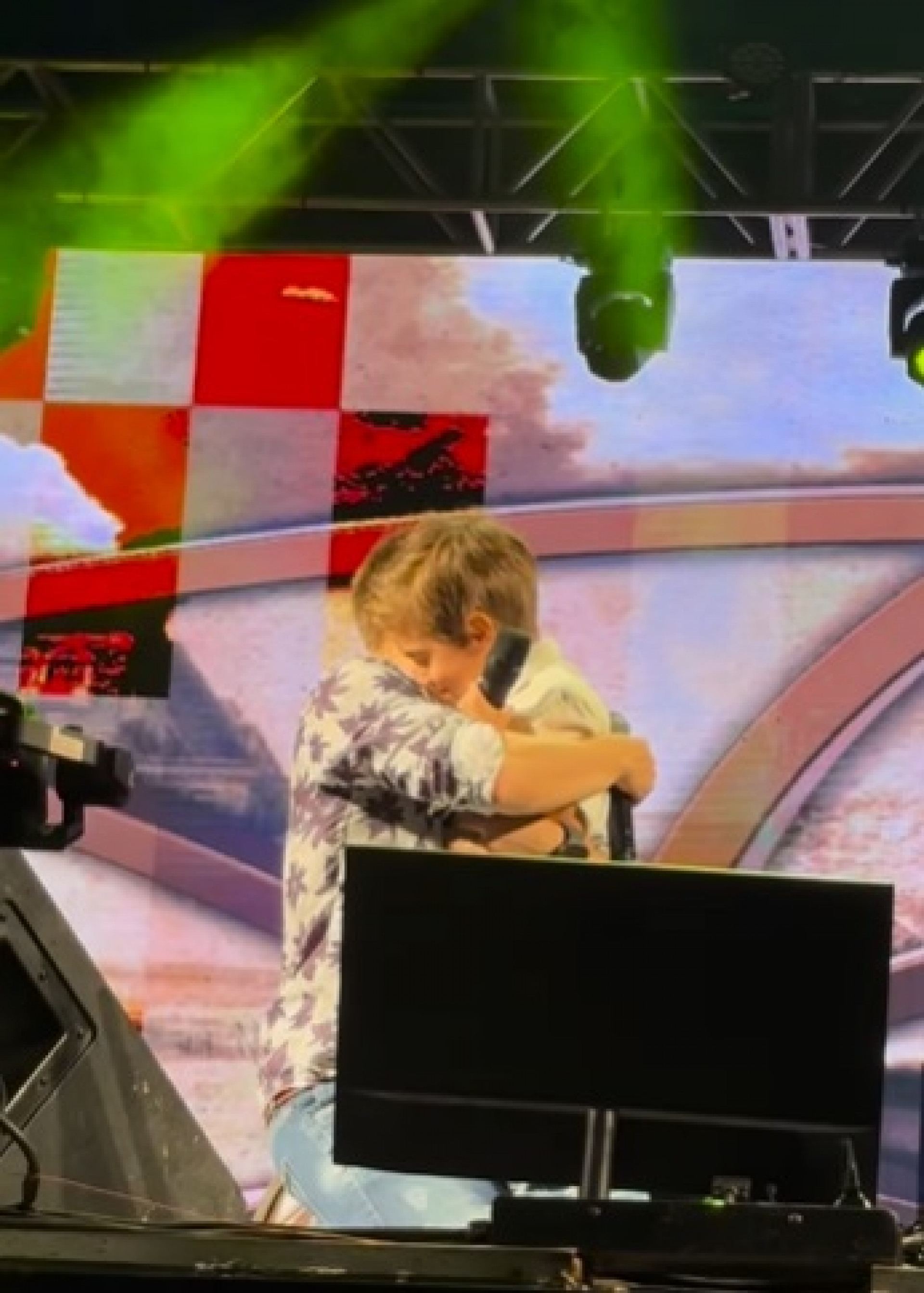 Michel Teló divide o palco com o filho, Teodoro - Reprodução do Instagram