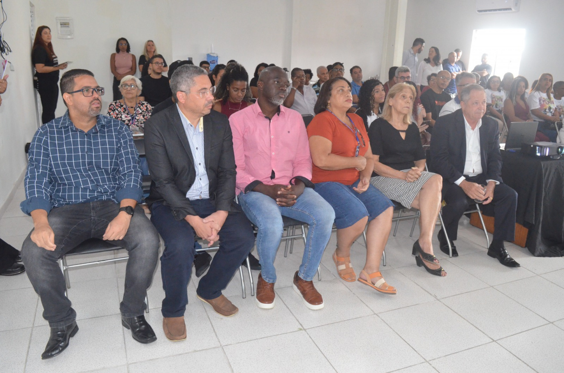 A secret&aacute;ria de Assist&ecirc;ncia Social, Direitos Humanos e Igualdade Racial Almerinda de Carvalho, subsecret&aacute;rio Marcelo Rosa, o chefe da Defensoria Julio Cezar de Queiroz, a coordenadora de Projetos da DPU Erika Berte e a coordenadora do Instituto Nacional de Desenvolvimento Humano Gisele Silva - Divulga&ccedil;&atilde;o/ PMSJM