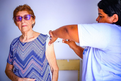 Estados e municípios podem vacinar todo público prioritário contra covid-19