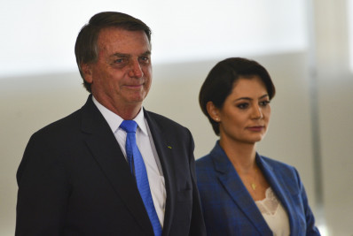 Bolsonaro diz que Michelle vai representá-lo na posse de Trump e terá 'tratamento especial'