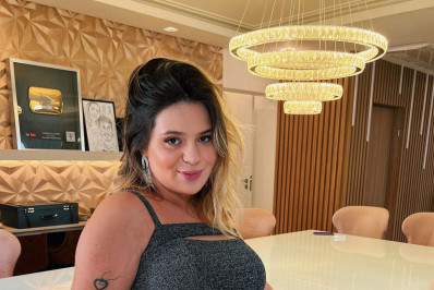 Viih Tube diverte fãs ao exibir o barrigão na web: 'Dois anos que estou grávida'