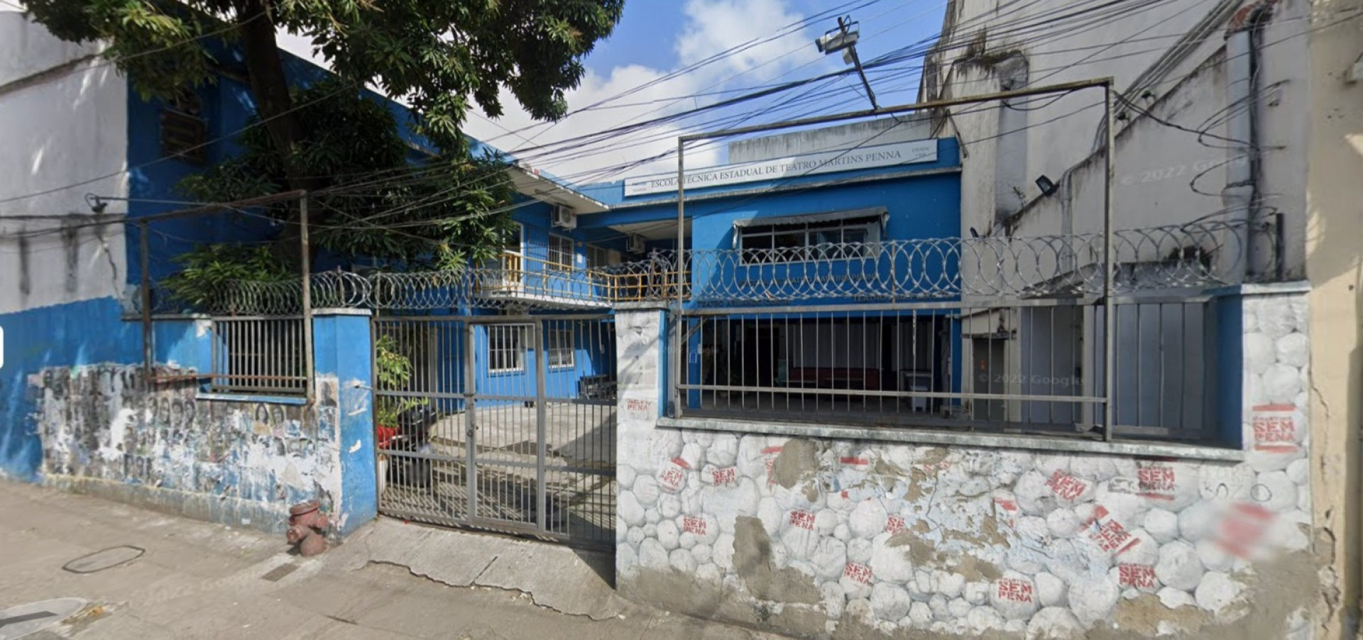 Escola T&eacute;cnica Estadual de Teatro Martins Penna, no Centro do Rio, foi interditada por problemas estruturais - Google Street View