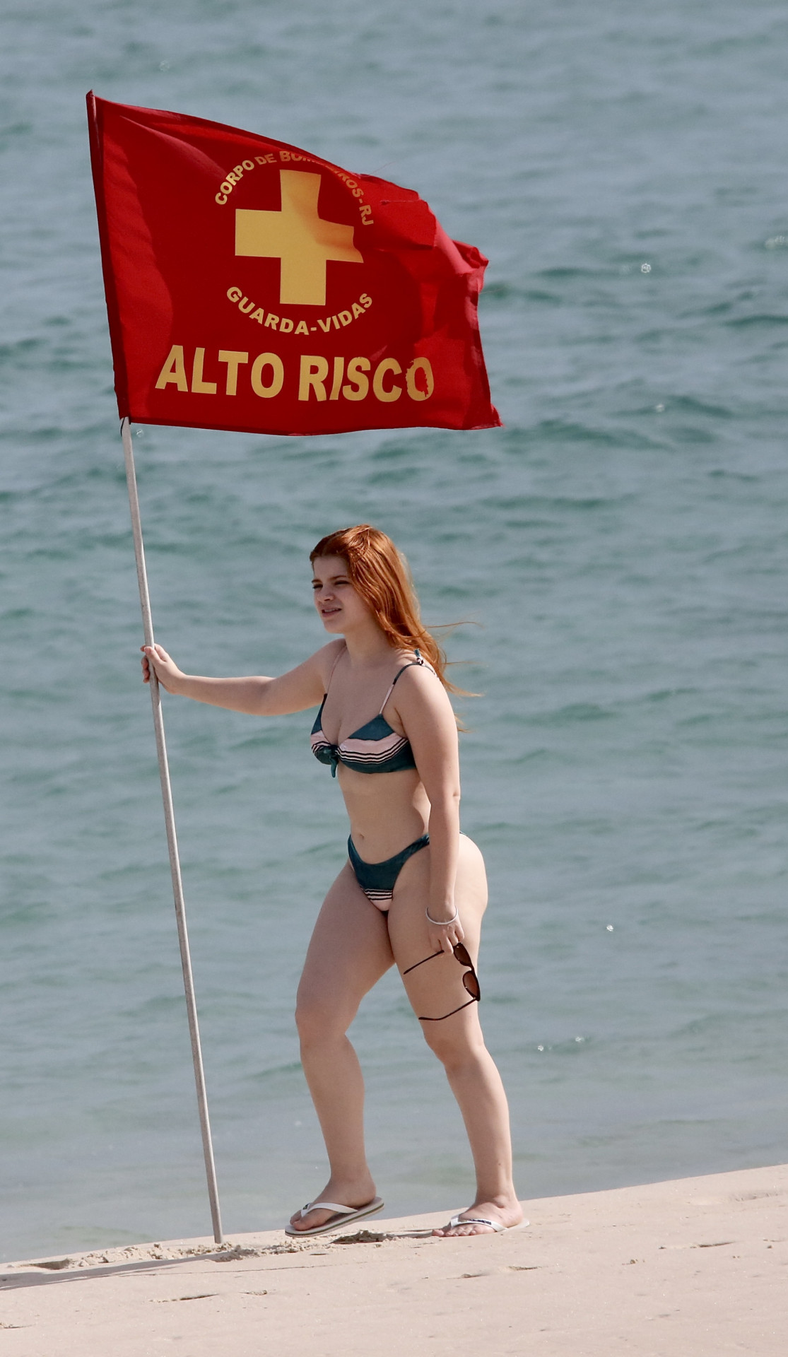 Ex-Casa de Vidro do 'BBB 23', Giovanna Leão, aproveita praia no Rio - Fabrício Pioyani / AgNews 